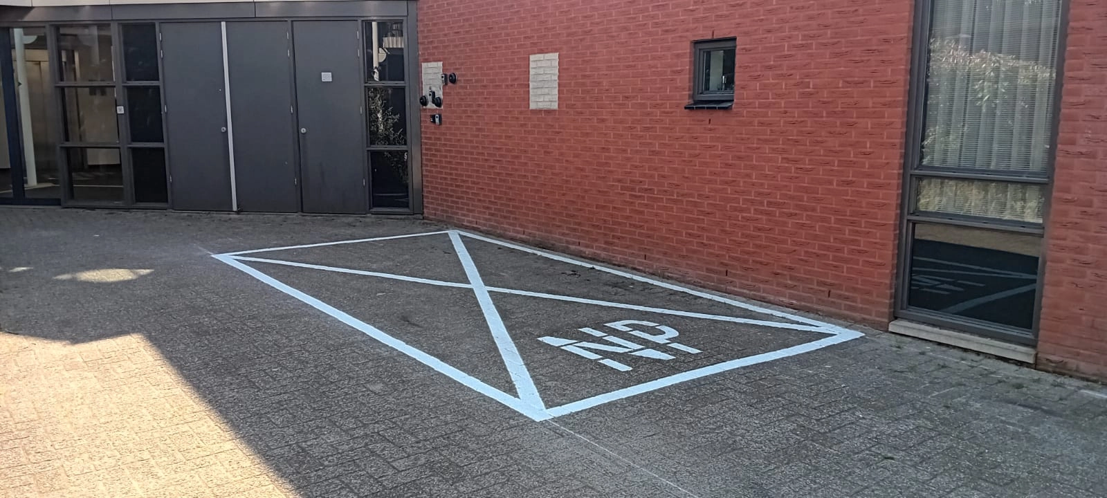niet-parkeren-kruis-markering-belijning